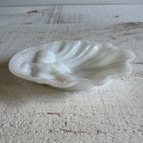 Angel Cherub on Shell Shaped Glass Soap Dish - Milk Glass - Picture 6 of 10